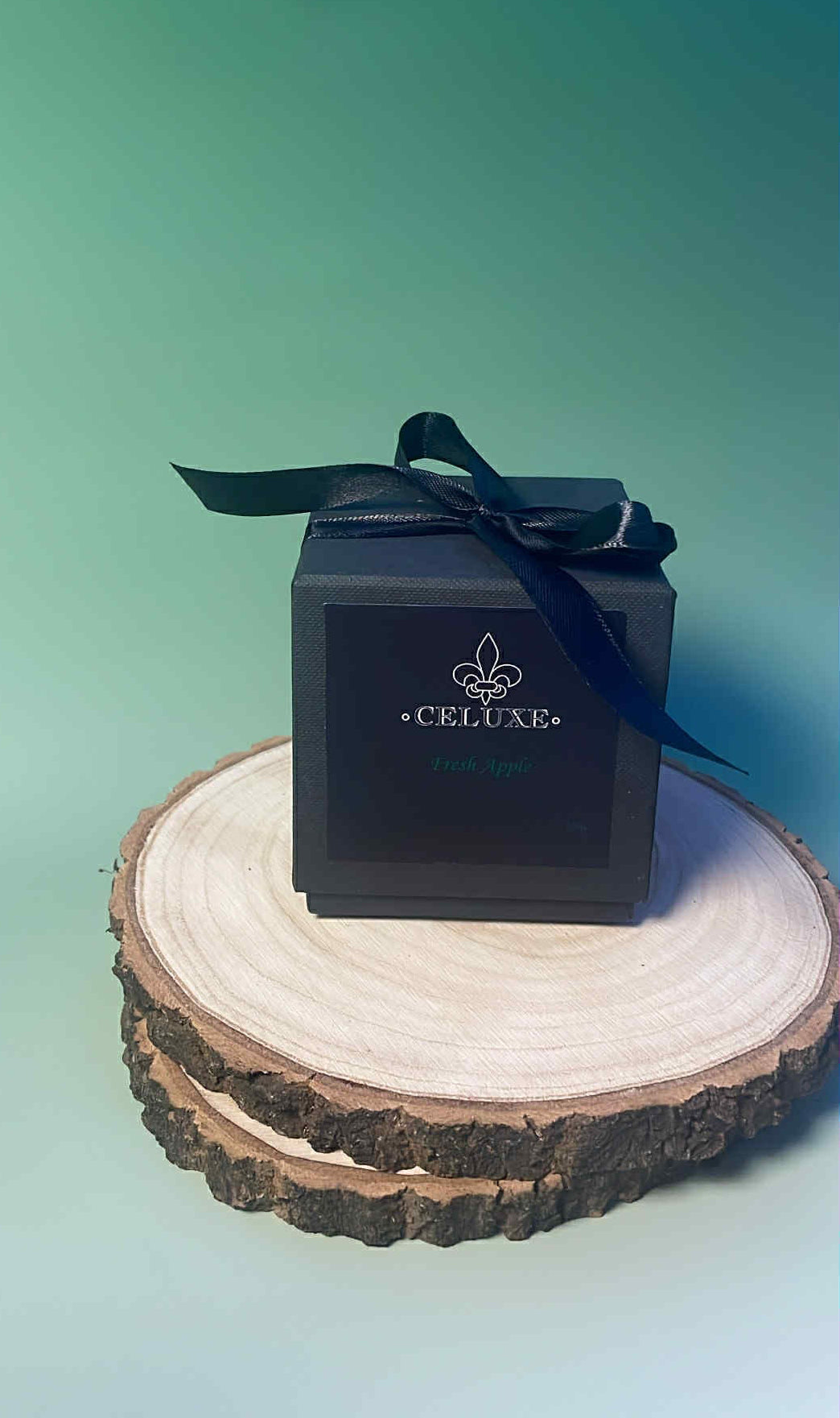 CELUXE Premium Fresh Apple Scented Candle